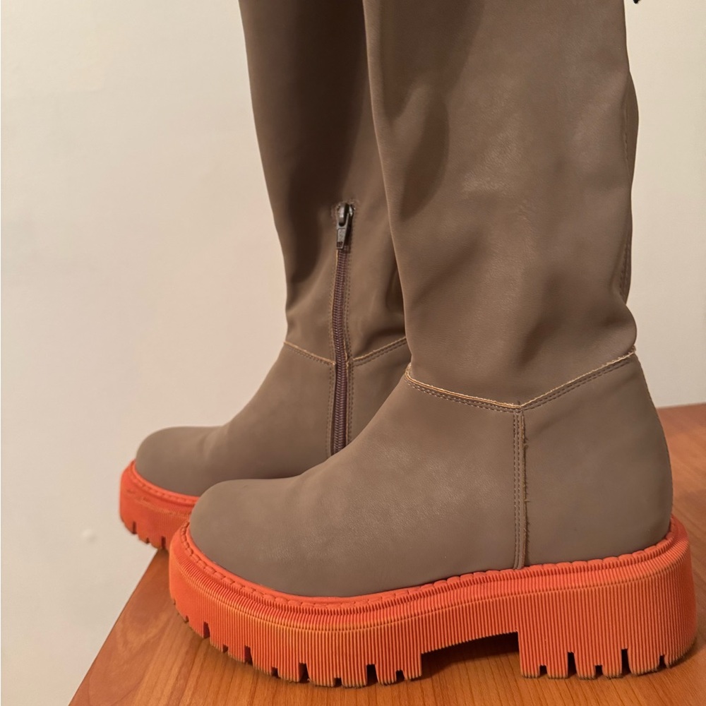 Knee Adjustable Lenght Free People Suede Sz6  platform Boots with Orange Soles
